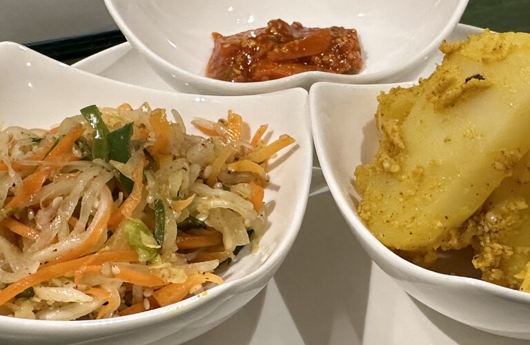 アチャールが楽しめる本格ネパール料理レストラン！五泉駅から徒歩7分の らまいろ で至福のひとときを